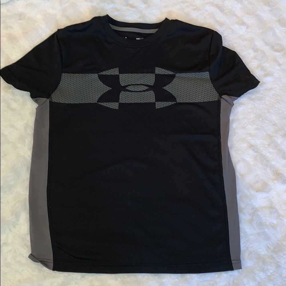 Under Armour boys shirt - Medium